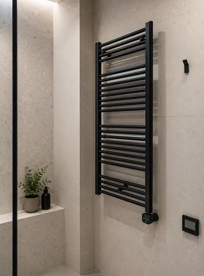 Radiateur électrique mural design dans une salle de bain moderne.